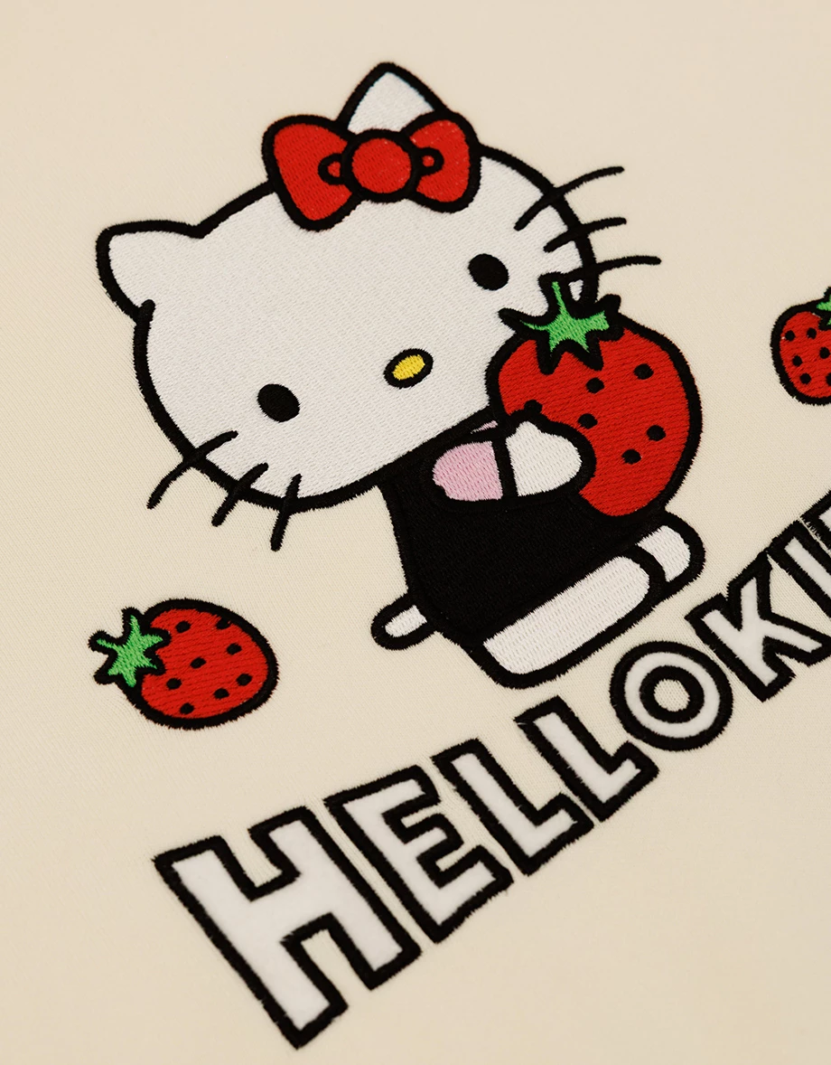 【Hello Kitty Collaboration】Embroidered Fleece Lined Oversized Sweatshirt 【Hello Kitty Collaboration】Embroidered Fleece Lined Oversized Sweatshirt