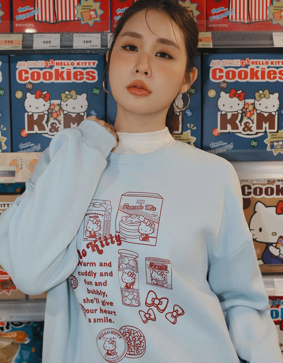 【Hello Kitty Collaboration】Vintage Inspired Graphic Print Fleece Oversized Pullover Sweatshirt 【Hello Kitty Collaboration】Vintage Inspired Graphic Print Fleece Oversized Pullover Sweatshirt