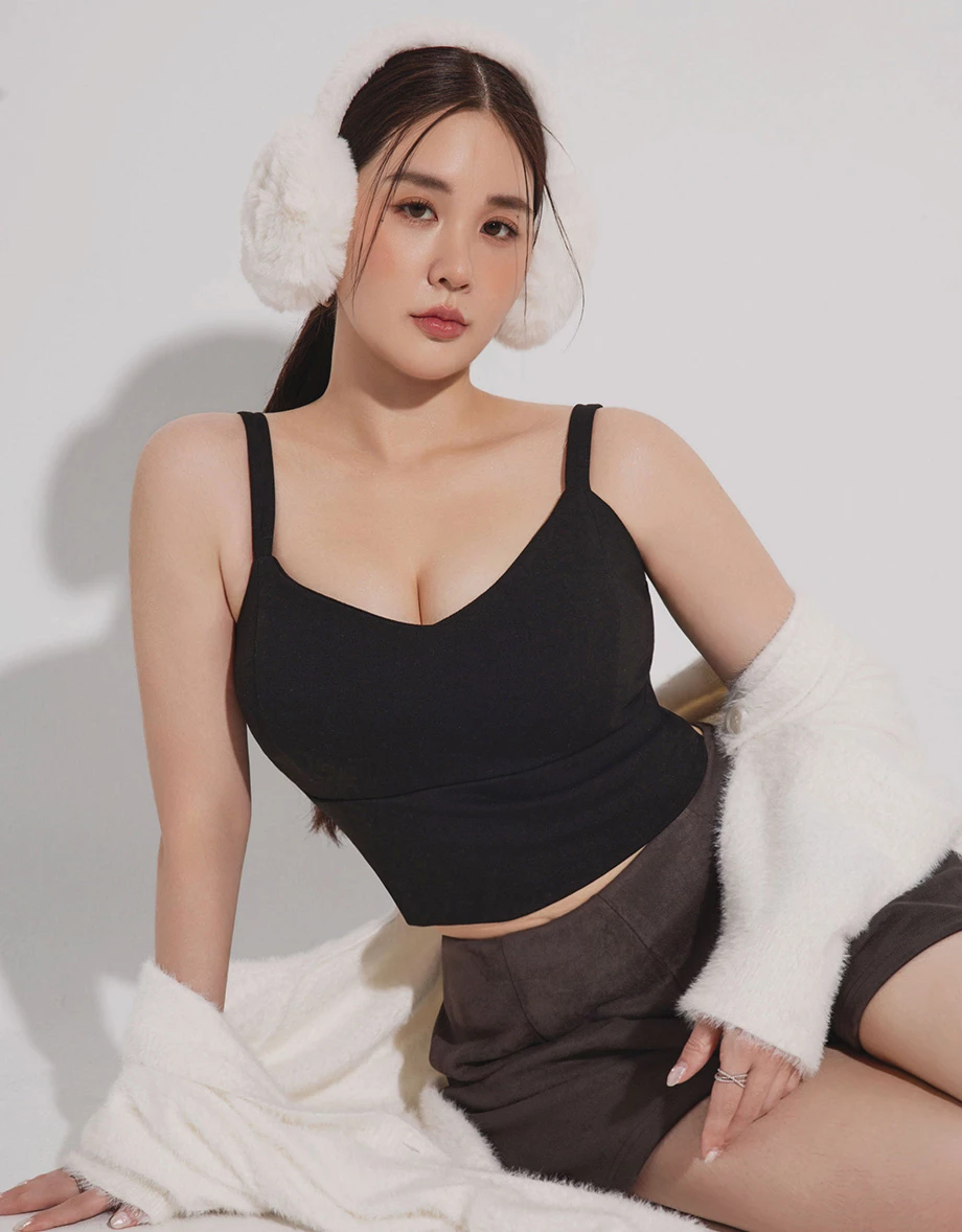 【Heat Tech】Soft Stretch V Neck Wide Strap Padded Cropped Cami Bra Top 【Heat Tech】Soft Stretch V Neck Wide Strap Padded Cropped Cami Bra Top