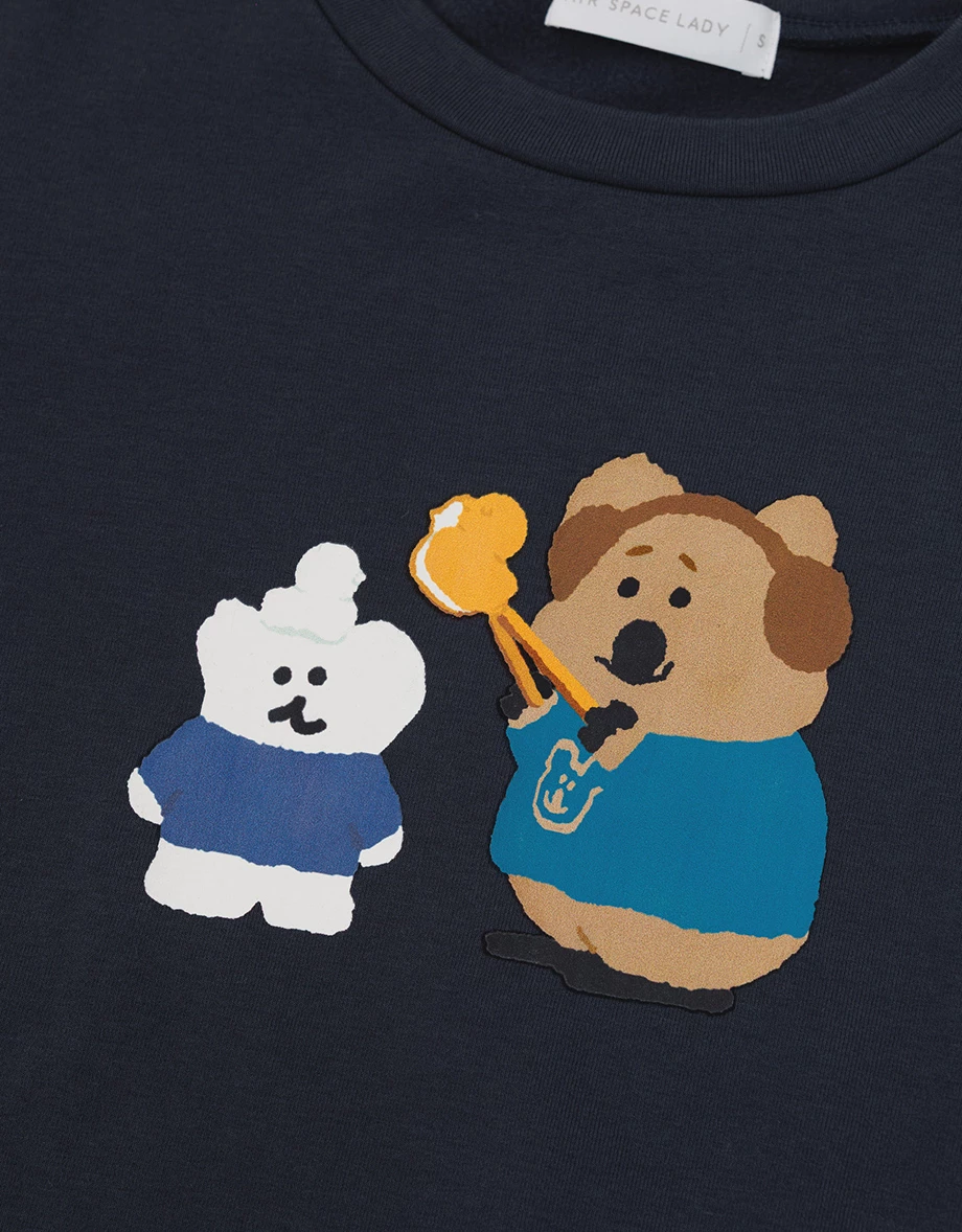 【DINOTAENG】Printed Long Sleeve Crop Top Tee With Inner Fleece And Ruffled Hem 【DINOTAENG】Printed Long Sleeve Crop Top Tee With Inner Fleece And Ruffled Hem