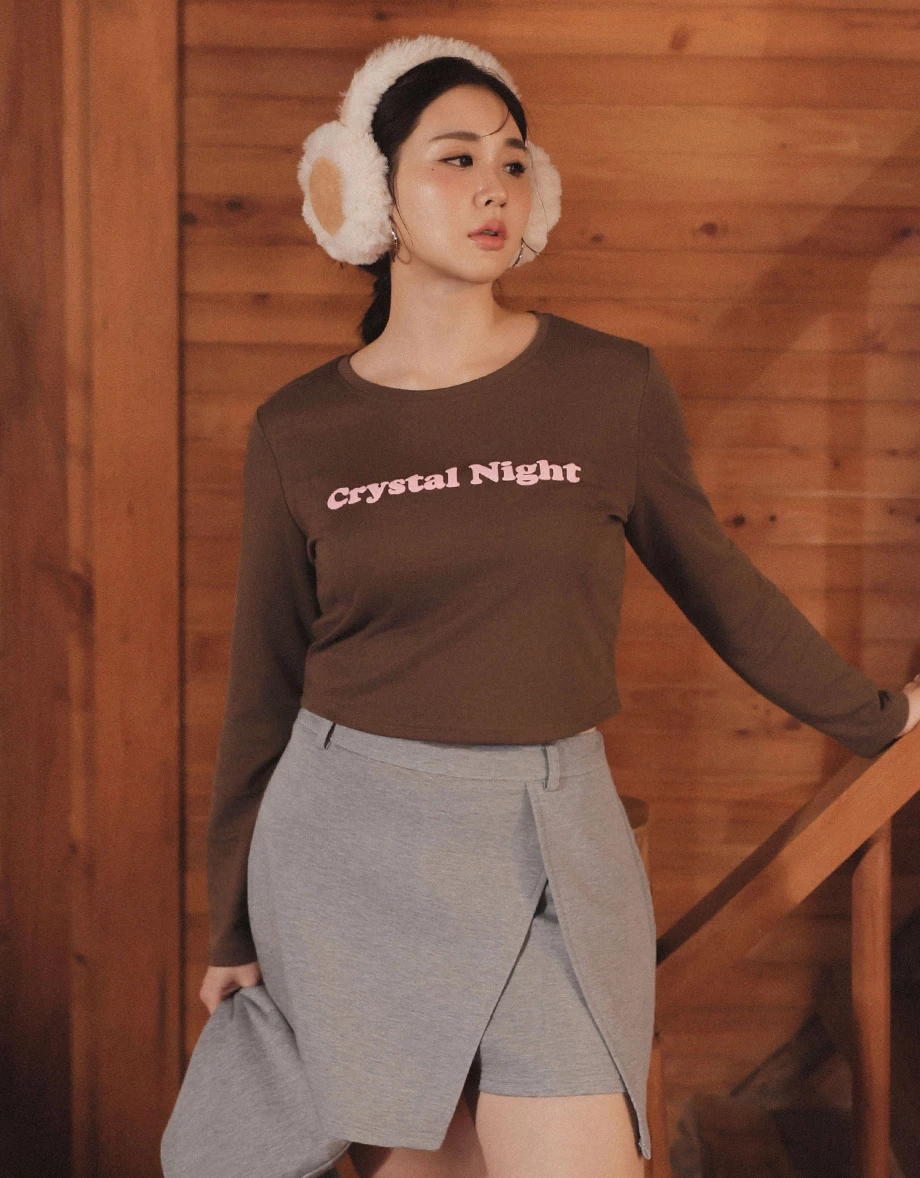 Fitted Crew Neck Crop Top with Front Lettering Detail Fitted Crew Neck Crop Top with Front Lettering Detail