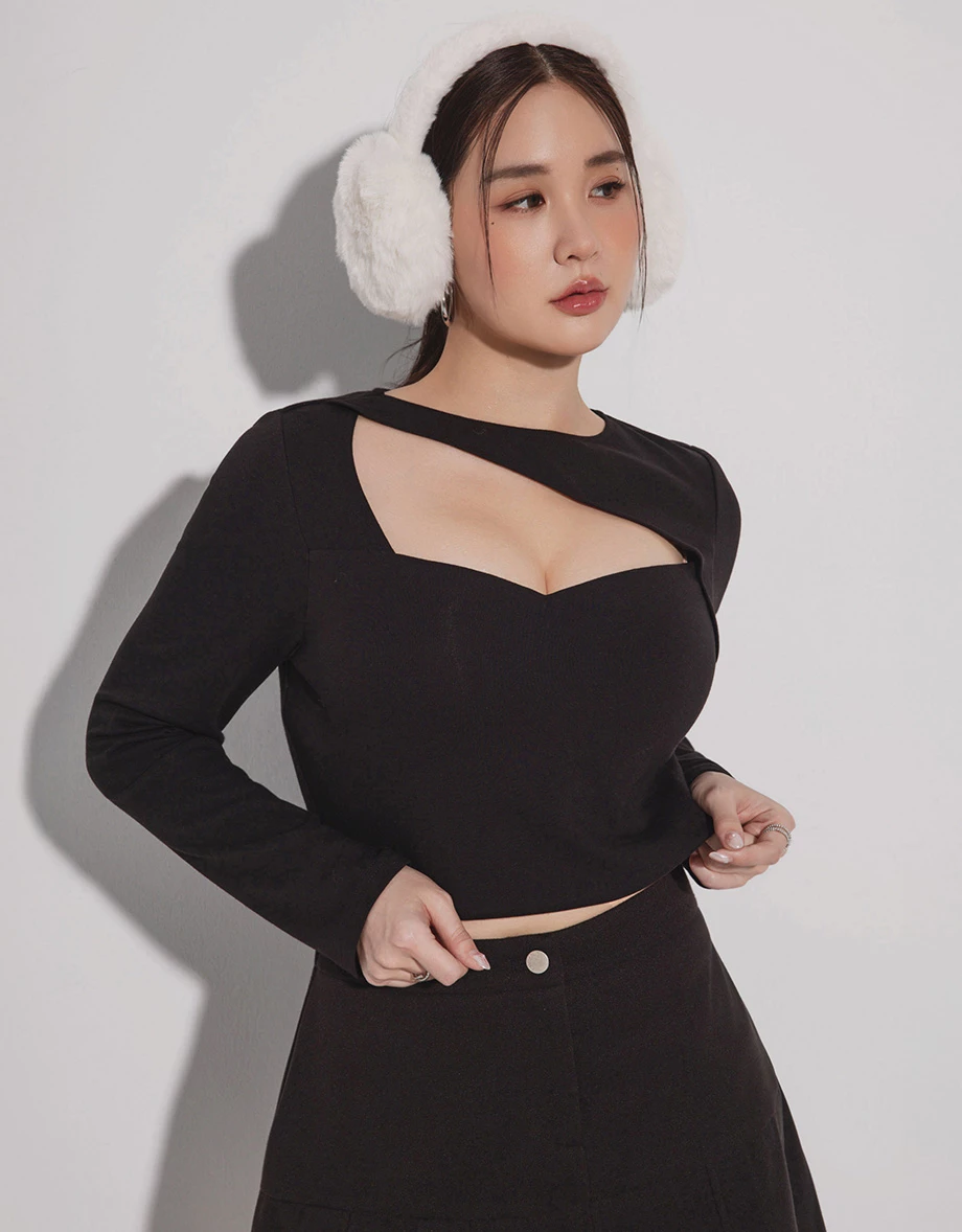 【Heat Tech】Long Sleeve Asymmetric Cut Out Neckline Fitted Padded Bra Top 【Heat Tech】Long Sleeve Asymmetric Cut Out Neckline Fitted Padded Bra Top
