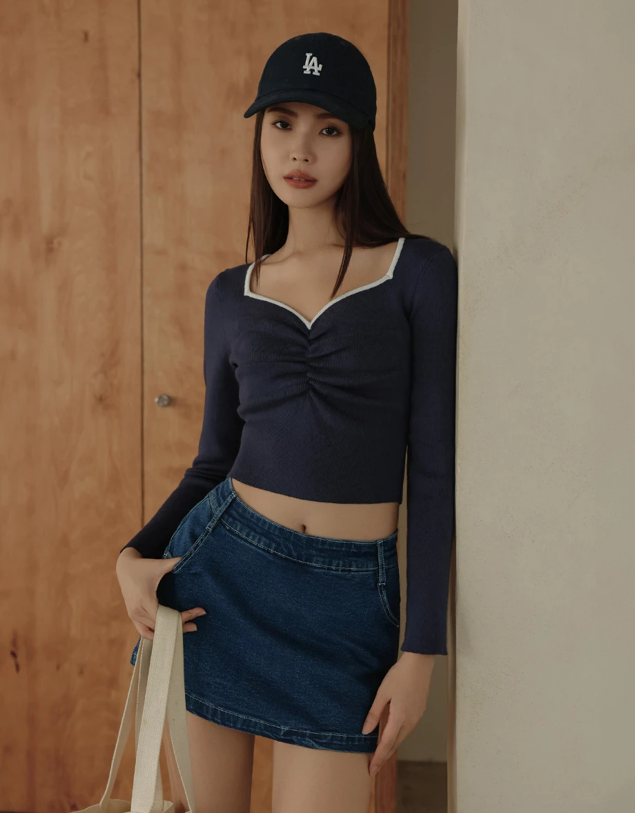 Contrast Trim Ruched Front Sweetheart Neckline Ribbed Knit Top Contrast Trim Ruched Front Sweetheart Neckline Ribbed Knit Top