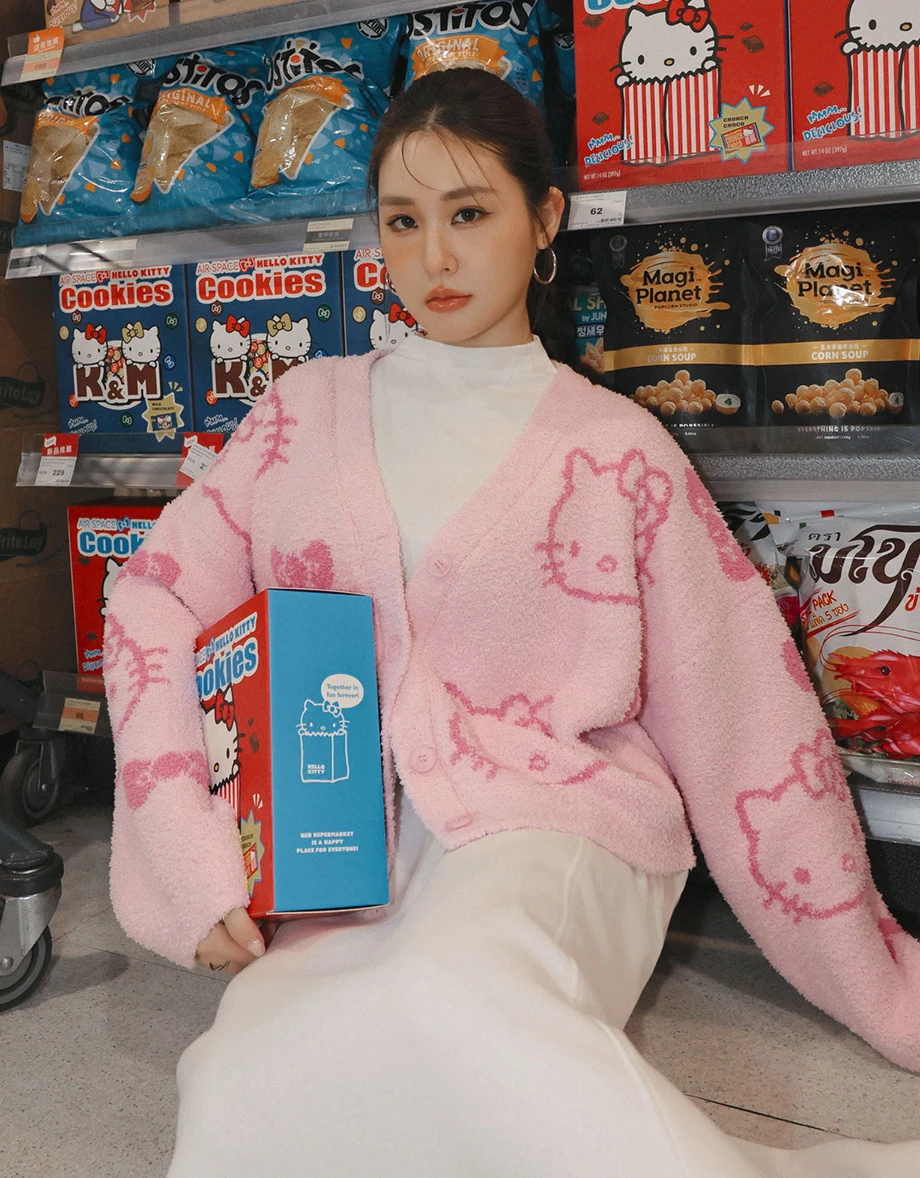【Hello Kitty Collaboration】Hello Kitty All-Over Print Fluffy Knit Cardigan
