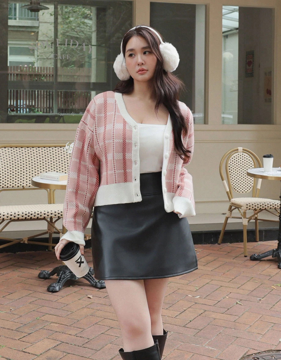 Vintage Inspired Plaid V Neck Cropped Knit Cardigan