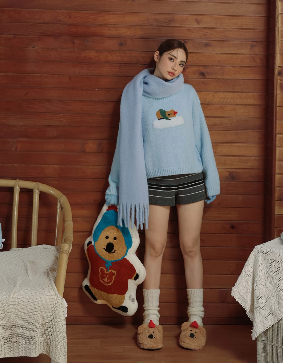 【DINOTAENG】Round Neck Crop Top Knit Sweater With Patch