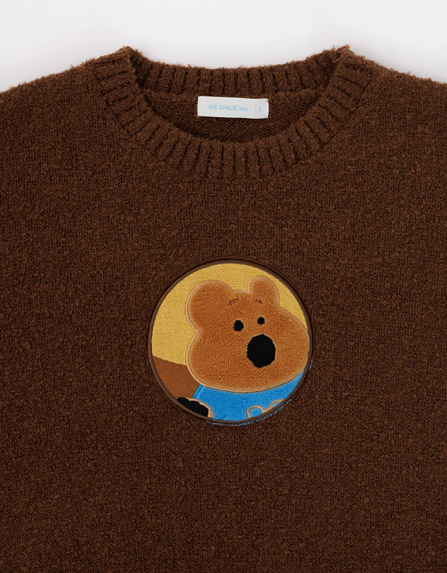 【DINOTAENG】Round Neck Crop Top Knit Sweater With Patch 【DINOTAENG】Round Neck Crop Top Knit Sweater With Patch