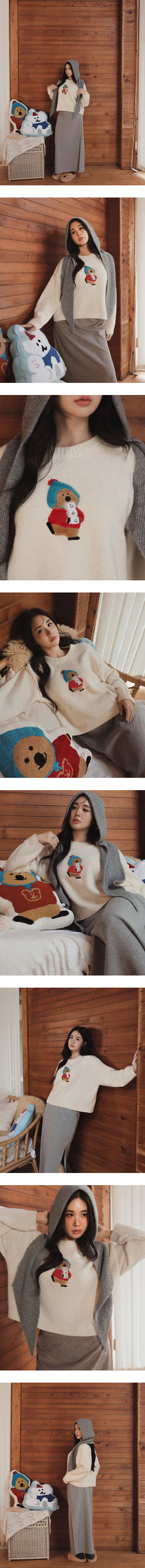【DINOTAENG】Round Neck Crop Top Knit Sweater With Patch 【DINOTAENG】Round Neck Crop Top Knit Sweater With Patch