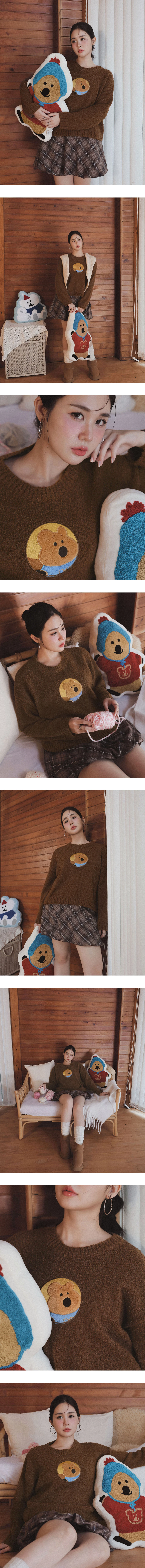 【DINOTAENG】Round Neck Crop Top Knit Sweater With Patch 【DINOTAENG】Round Neck Crop Top Knit Sweater With Patch
