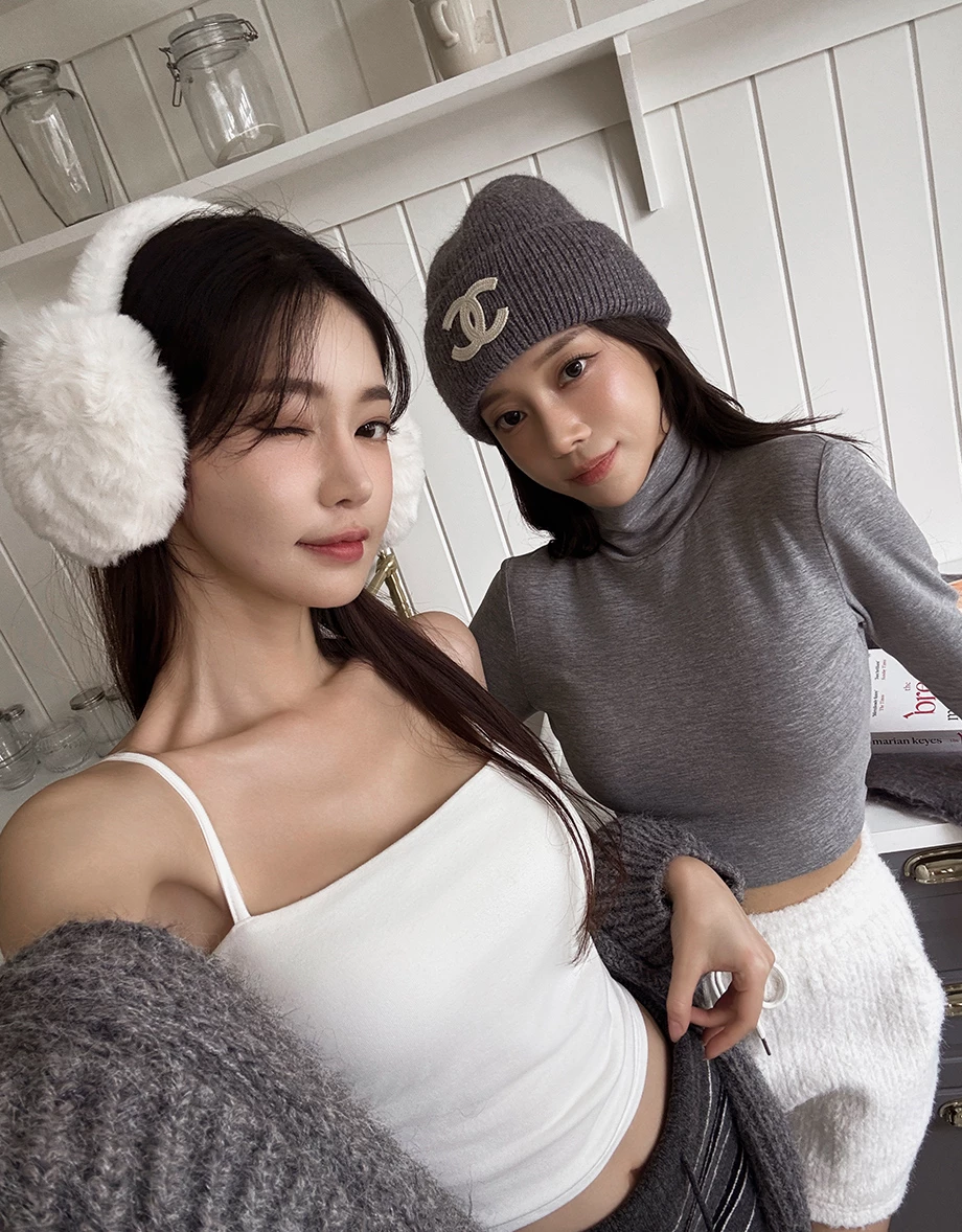 Heat Tech Plain Turtleneck Long Sleeve Cropped Top