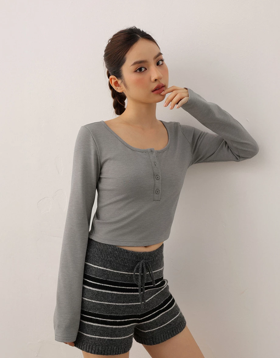 【Heat Tech】Basic Button Front Scoop Neck Cropped Long Sleeve Top