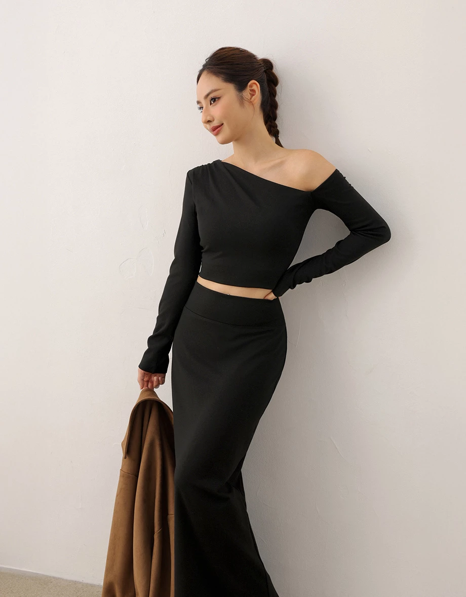 【Heat Tech】Asymmetrical One Shoulder Fitted Long Sleeve Padded Bra Top 【Heat Tech】Asymmetrical One Shoulder Fitted Long Sleeve Padded Bra Top