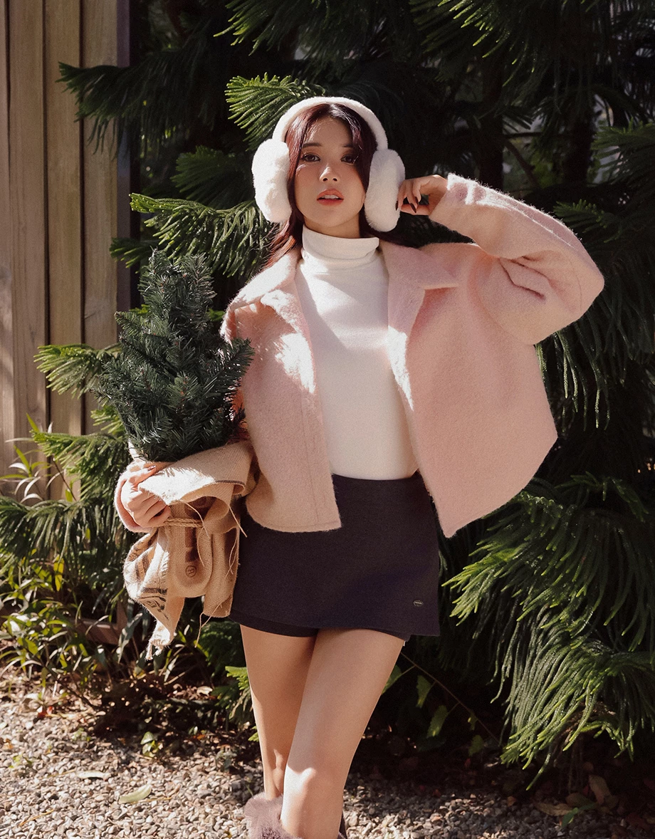 Soft Fuzzy Cropped Button Up Jacket with Classic Collar Design Soft Fuzzy Cropped Button Up Jacket with Classic Collar Design