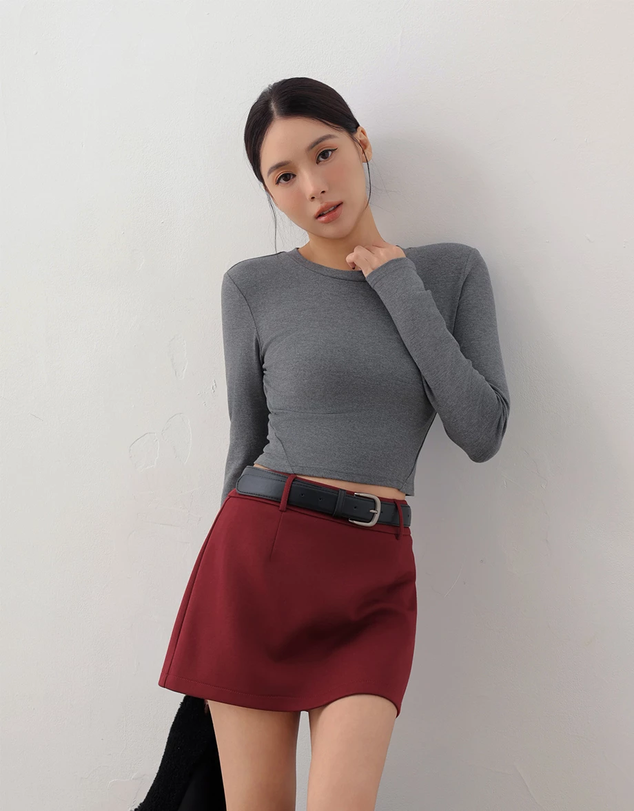 Everyday Basics Fitted Cropped Long Sleeve Top