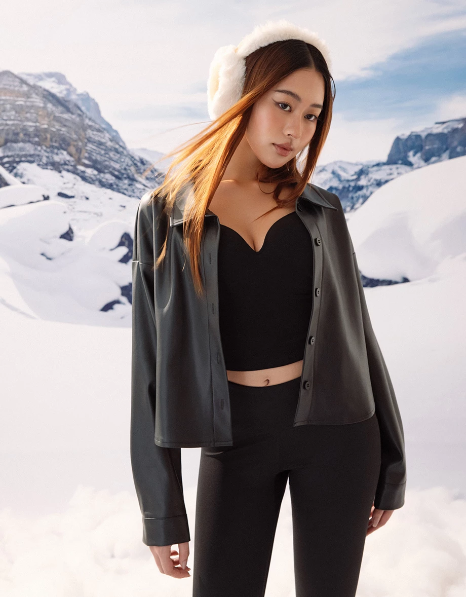 【Heat Tech】Faux Leather Cropped Button Front Shirt Jacket 【Heat Tech】Faux Leather Cropped Button Front Shirt Jacket