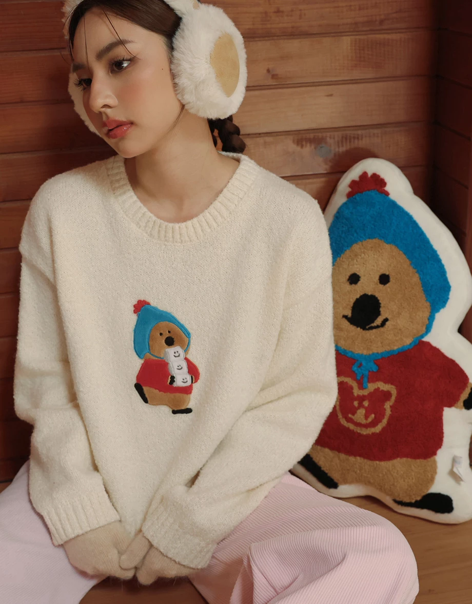 【DINOTAENG】Round Neck Crop Top Knit Sweater With Patch 【DINOTAENG】Round Neck Crop Top Knit Sweater With Patch