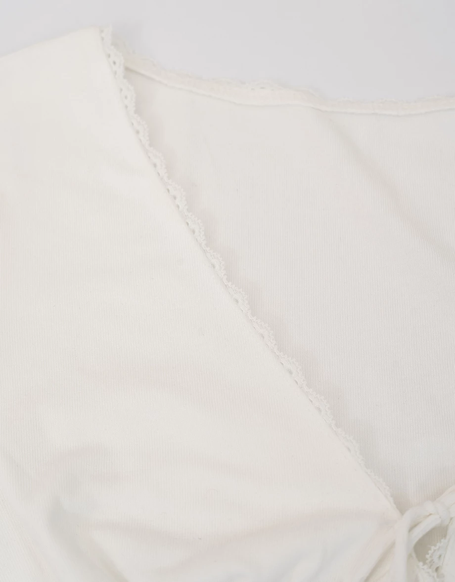 V領綁帶蕾絲滾邊抓皺短袖短版上衣