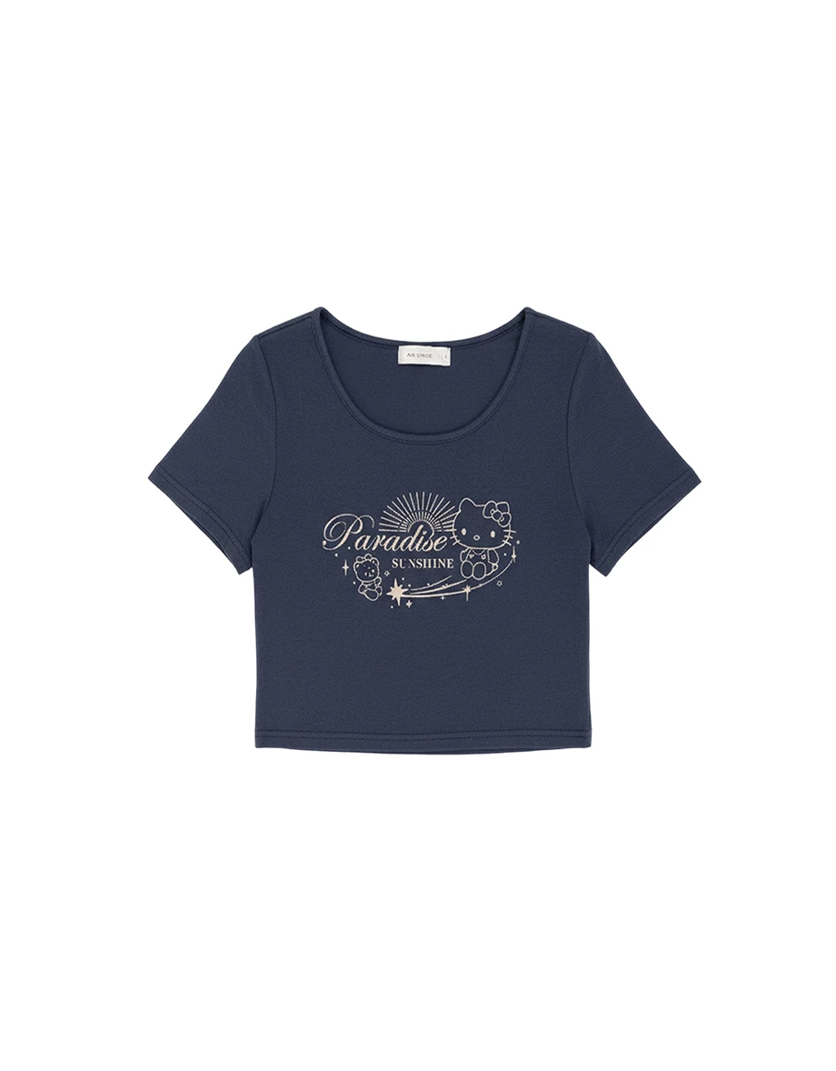 【Hello Kitty Collaboration】Fitted Scoop Neck Graphic Crop Tee 【Hello Kitty Collaboration】Fitted Scoop Neck Graphic Crop Tee