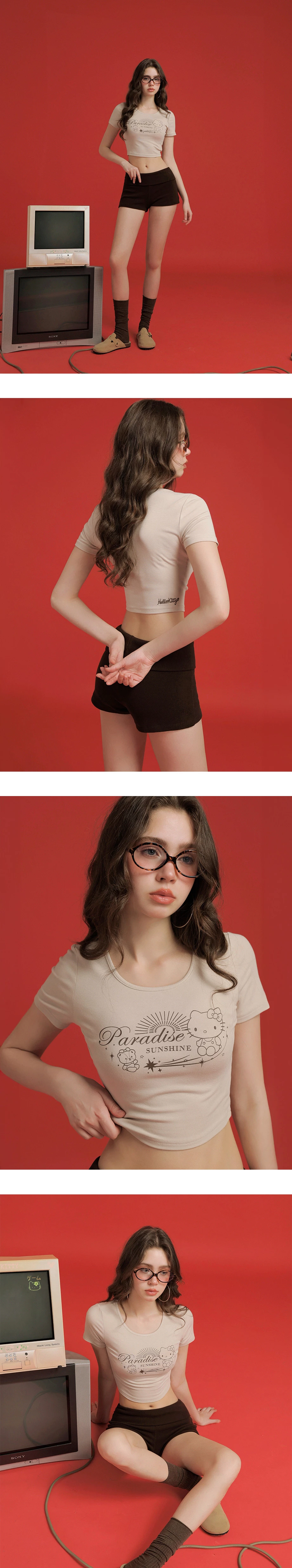 【Hello Kitty Collaboration】Fitted Scoop Neck Graphic Crop Tee