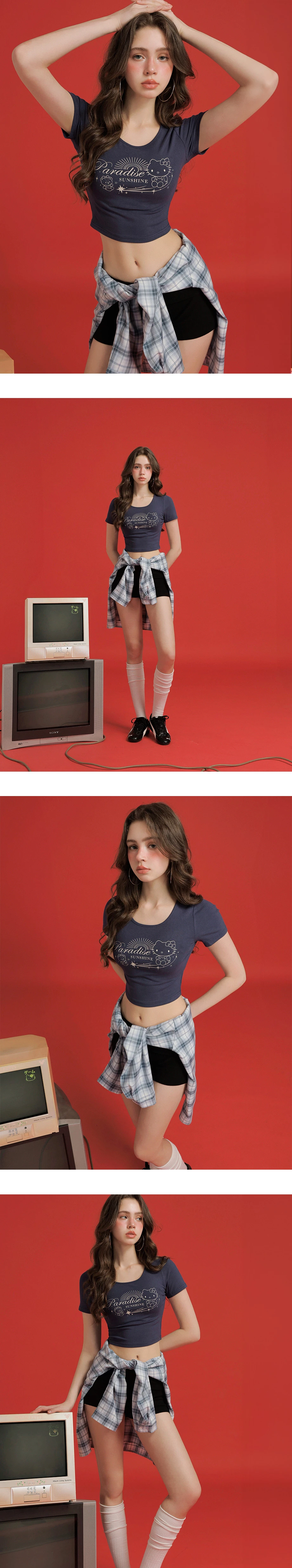 【Hello Kitty Collaboration】Fitted Scoop Neck Graphic Crop Tee 【Hello Kitty Collaboration】Fitted Scoop Neck Graphic Crop Tee