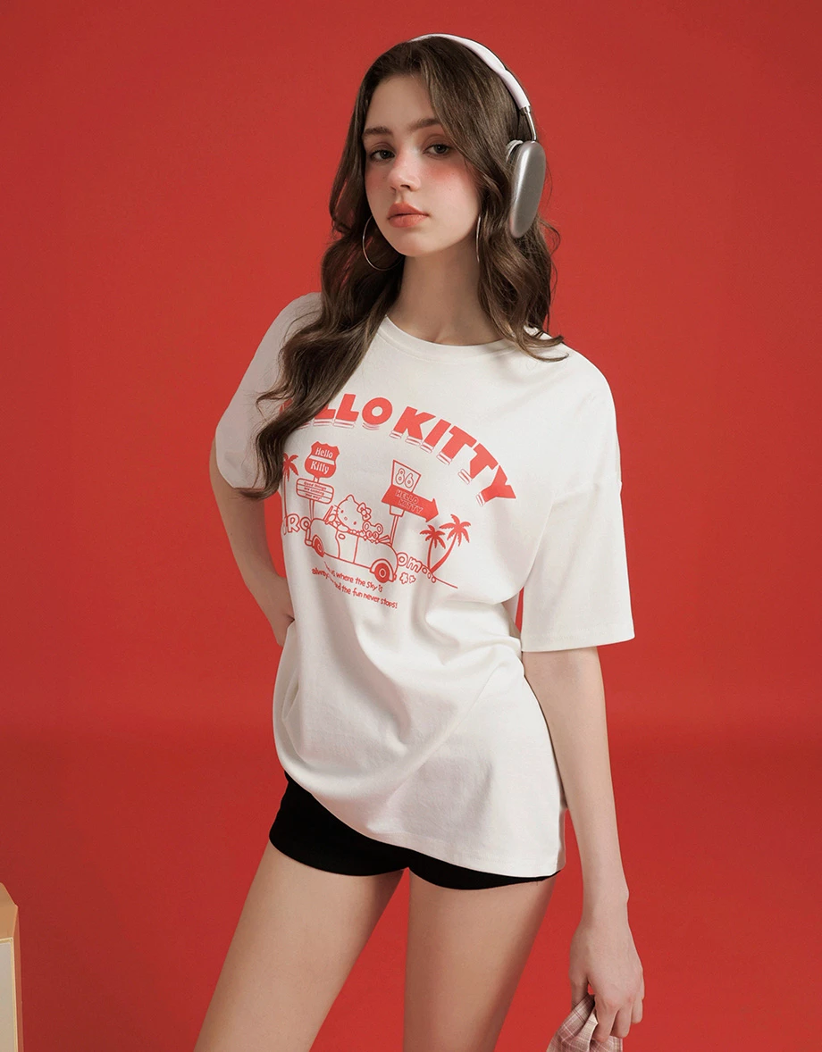 【Hello Kitty Collaboration】Graphic Print Loose Fit Crewneck Tee