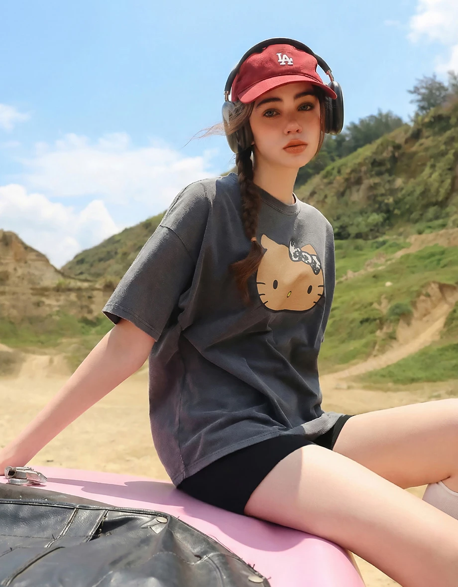 【Hello Kitty Collaboration】Vintage Wash Front Print Classic Graphic Oversized Tee