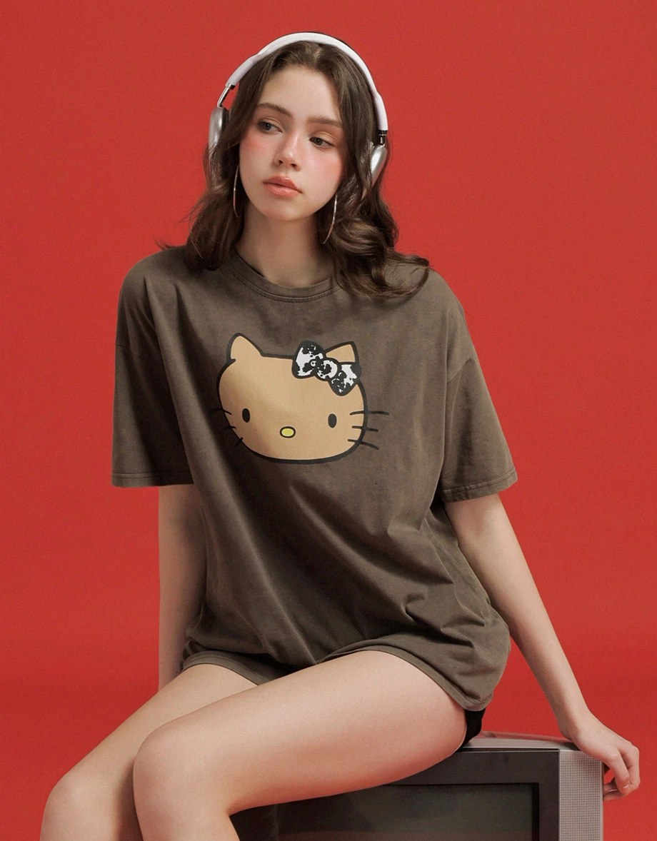【Hello Kitty Collaboration】Vintage Wash Front Print Classic Graphic Oversized Tee