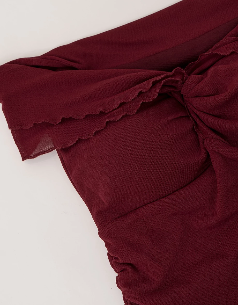 一字領網紗扭結抓皺拼接短版上衣(附胸墊)