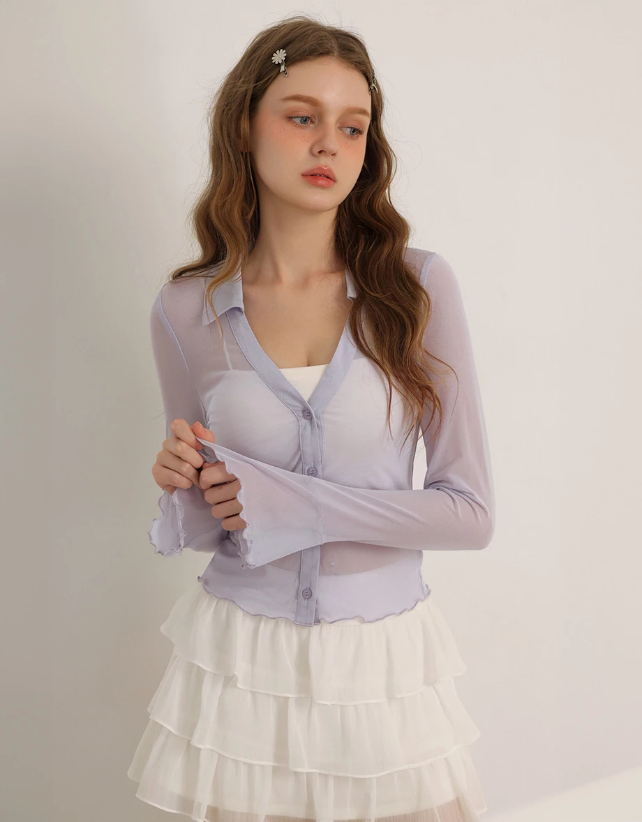 V型翻領排扣木耳邊喇叭袖透膚襯衫