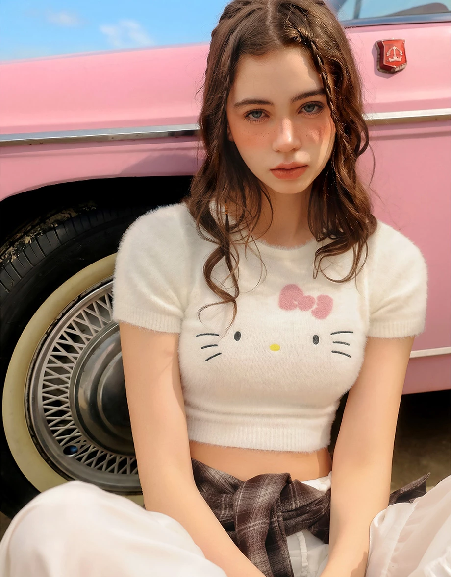 【Hello Kitty Collaboration】Fluffy Knit Short Sleeve Crop Top 【Hello Kitty Collaboration】Fluffy Knit Short Sleeve Crop Top