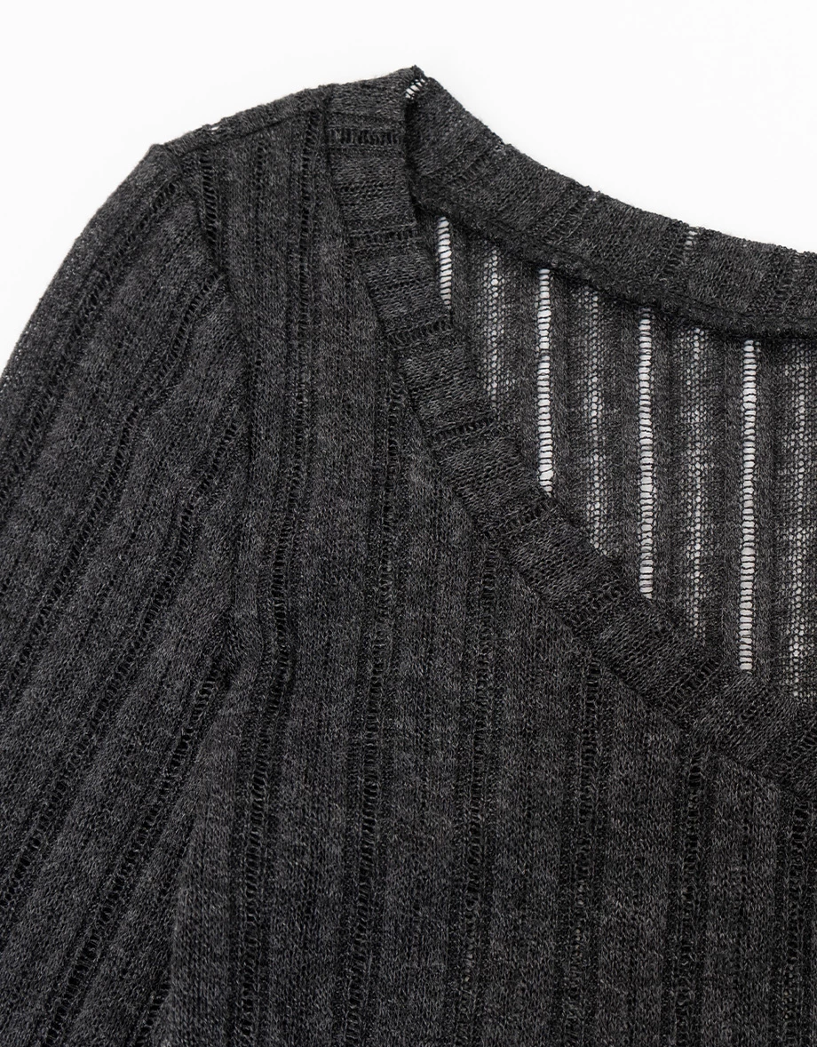 V領微透膚條紋長袖短版上衣