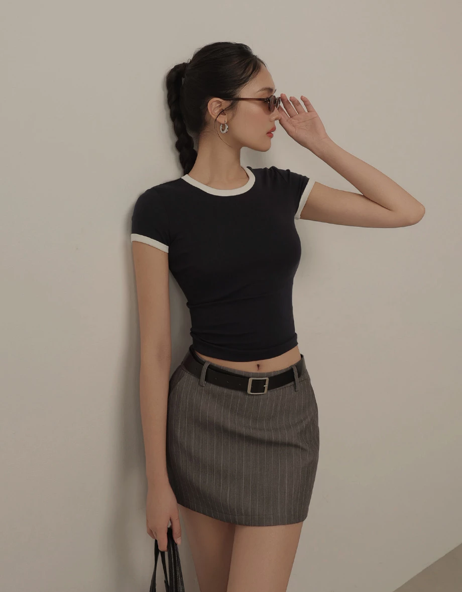 撞色滾邊圓領短袖短版上衣