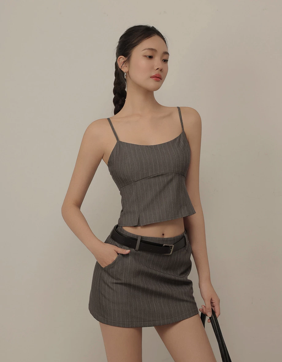 直條紋平口細肩帶下擺開衩背心上衣(附胸墊)