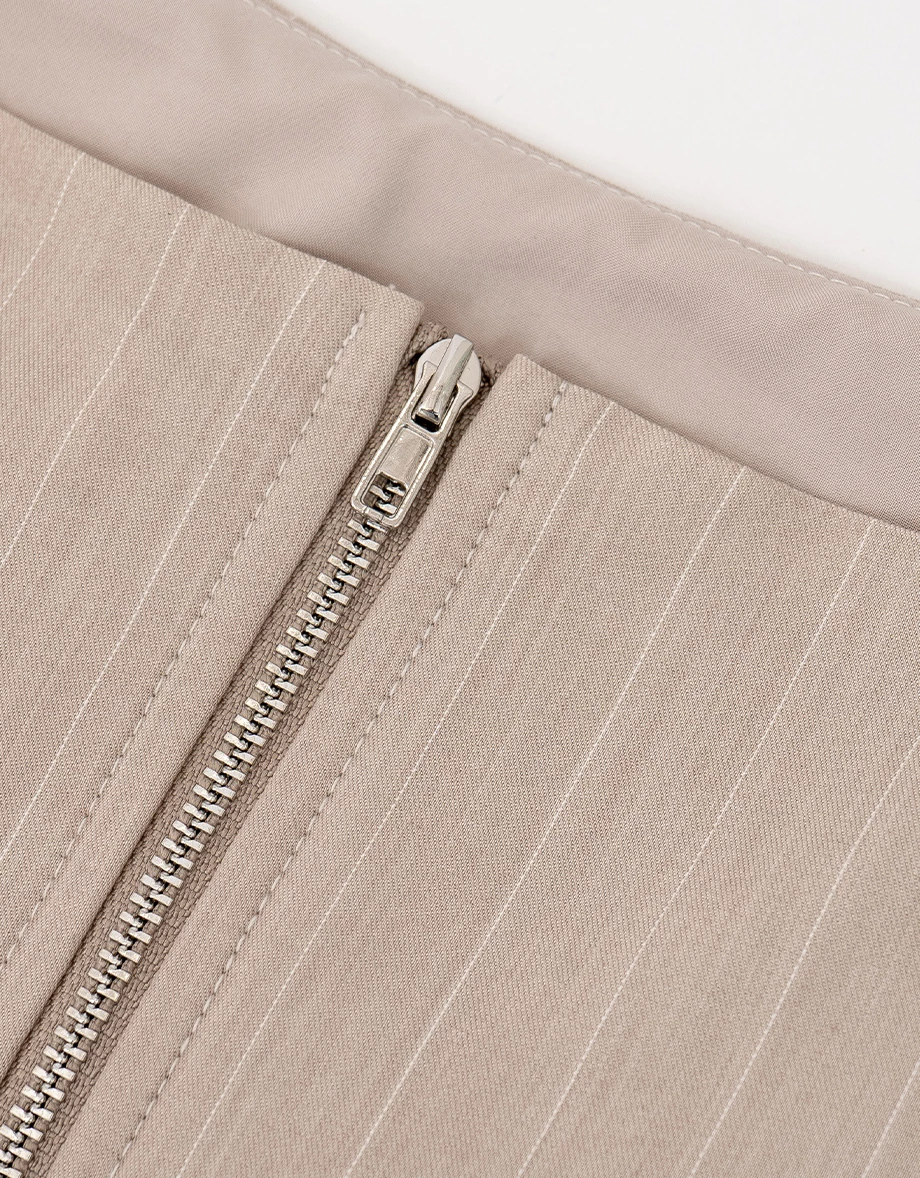 直條紋平口細肩帶下擺開衩背心上衣(附胸墊)