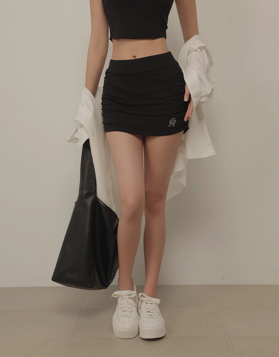 鬆緊腰側抓皺LOGO刺繡短裙