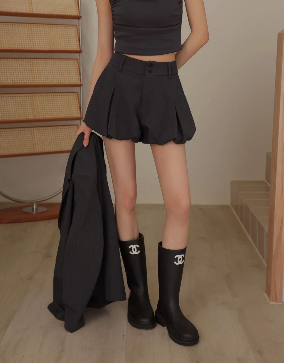 高腰雙扣打褶花苞西裝短褲