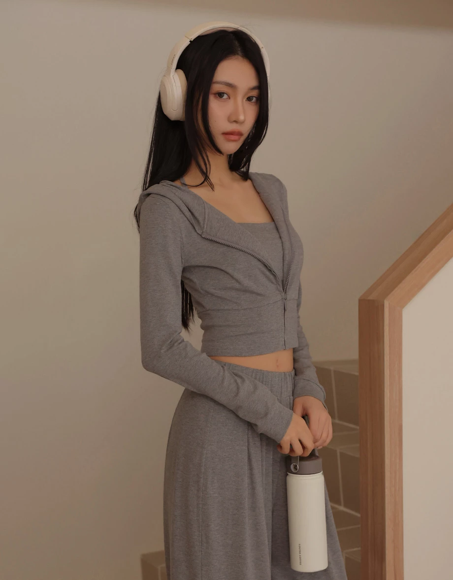 拼接收腰設計長袖短版莫代爾連帽拉鍊外套