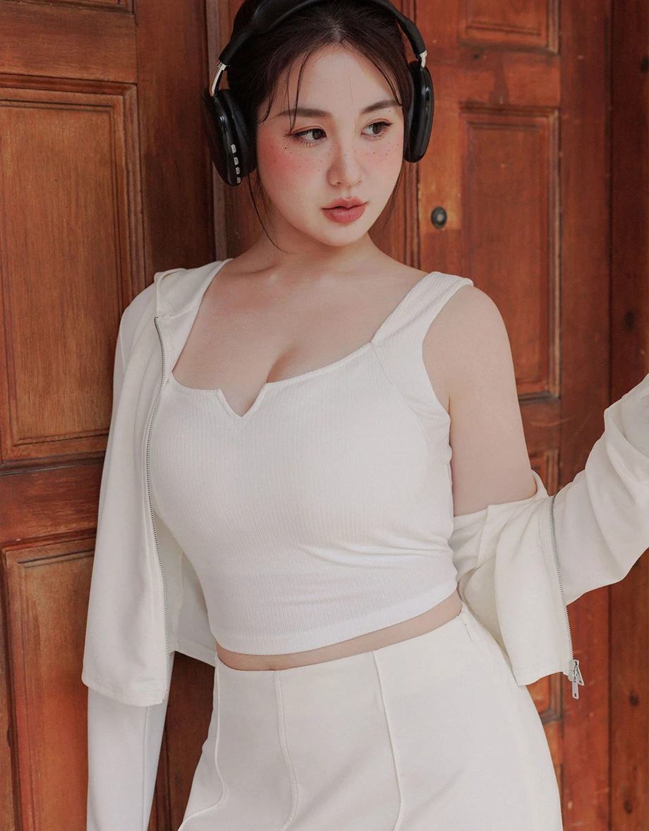 Front V Notch Ribbed Knit Wide Strap Cropped Padded Bra Top