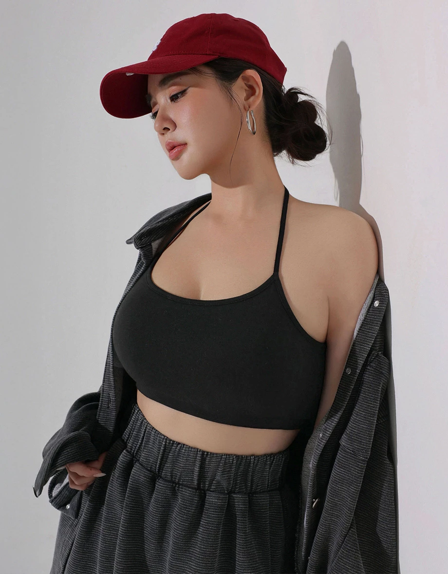 Skinny Strap Halter Neckline Bandeau Crop Padded Bra Top Skinny Strap Halter Neckline Bandeau Crop Padded Bra Top