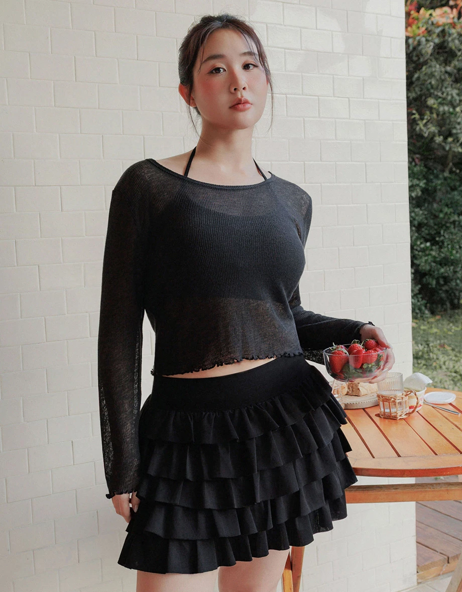 圓領長袖短版木耳邊羅紋上衣