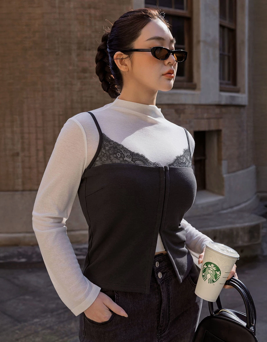 蕾絲拼接平口勾扣短版細肩帶背心(附胸墊)