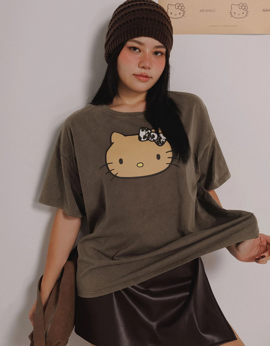 【Hello Kitty Collaboration】Vintage Wash Front Print Classic Graphic Oversized Tee