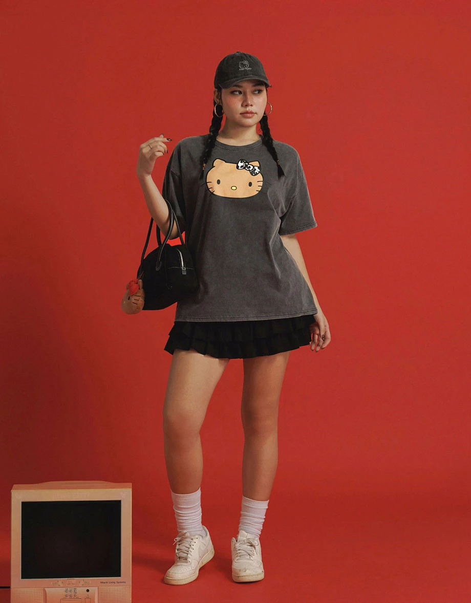 【Hello Kitty Collaboration】Vintage Wash Front Print Classic Graphic Oversized Tee
