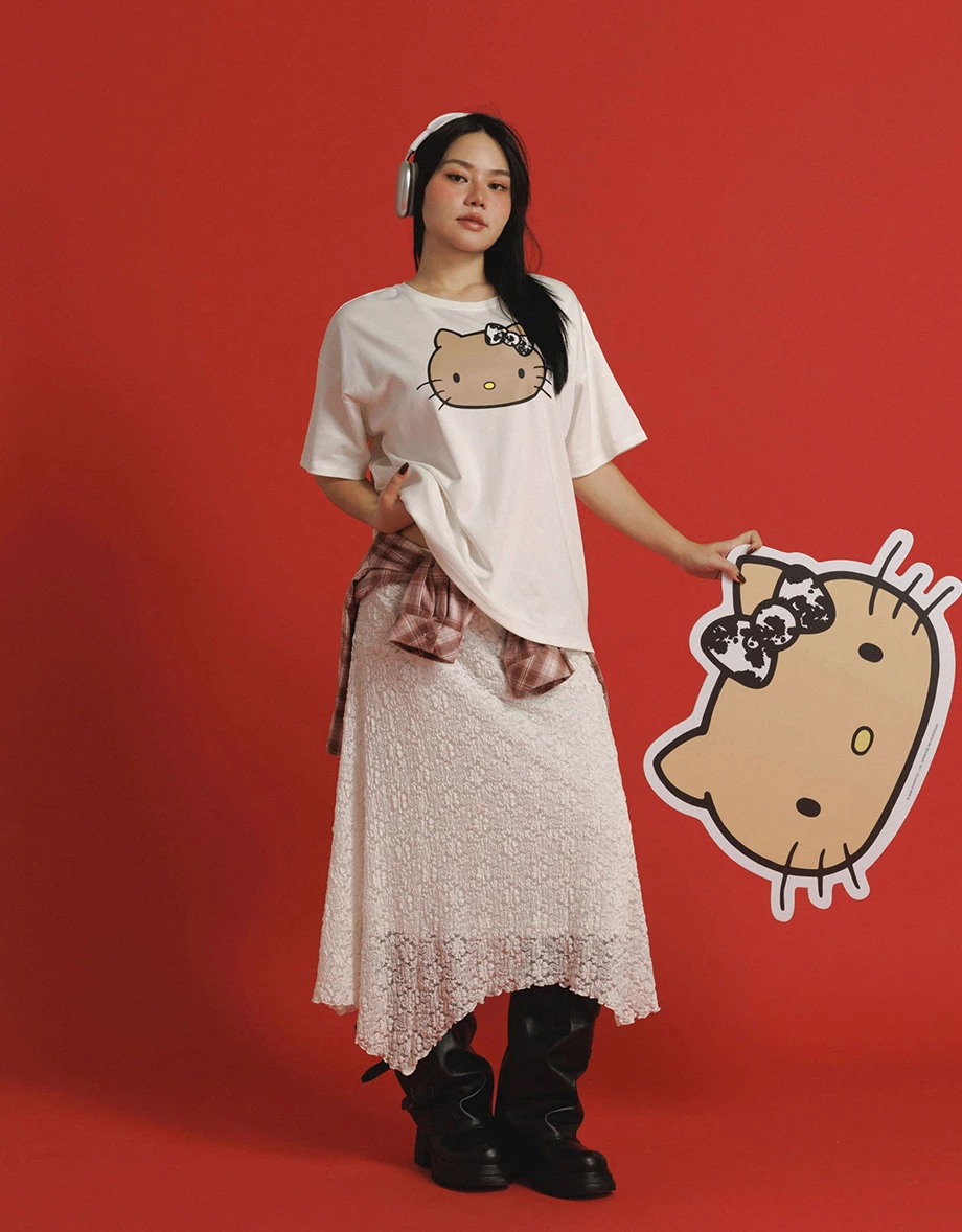【Hello Kitty Collaboration】Front Print Classic Graphic Oversized Tee