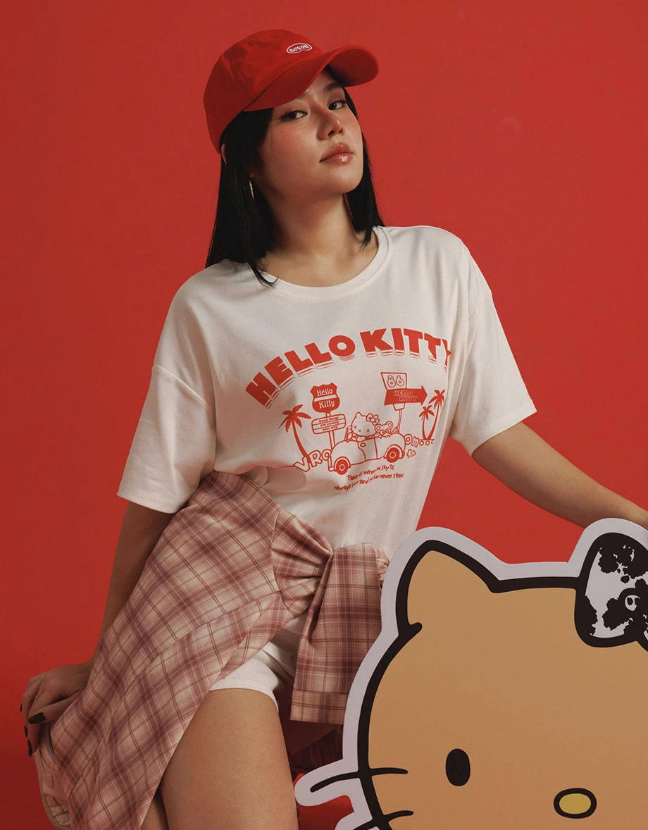【Hello Kitty Collaboration】Graphic Print Loose Fit Crewneck Tee