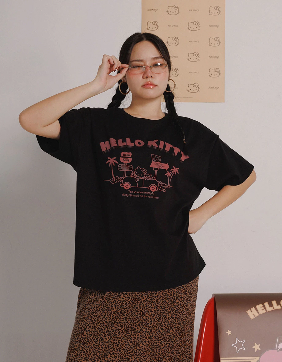【Hello Kitty Collaboration】Graphic Print Loose Fit Crewneck Tee