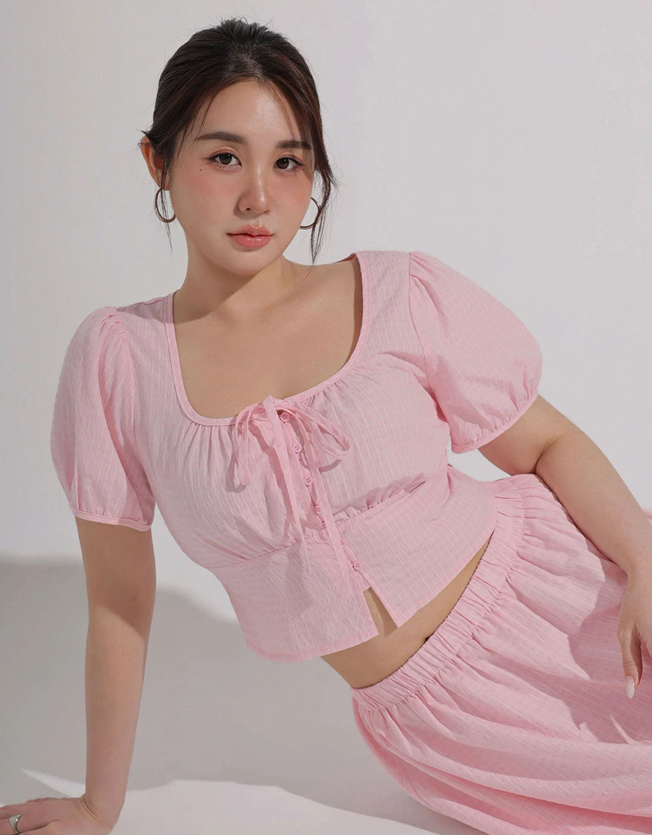 方領抓皺綁帶澎袖直條紋短版上衣