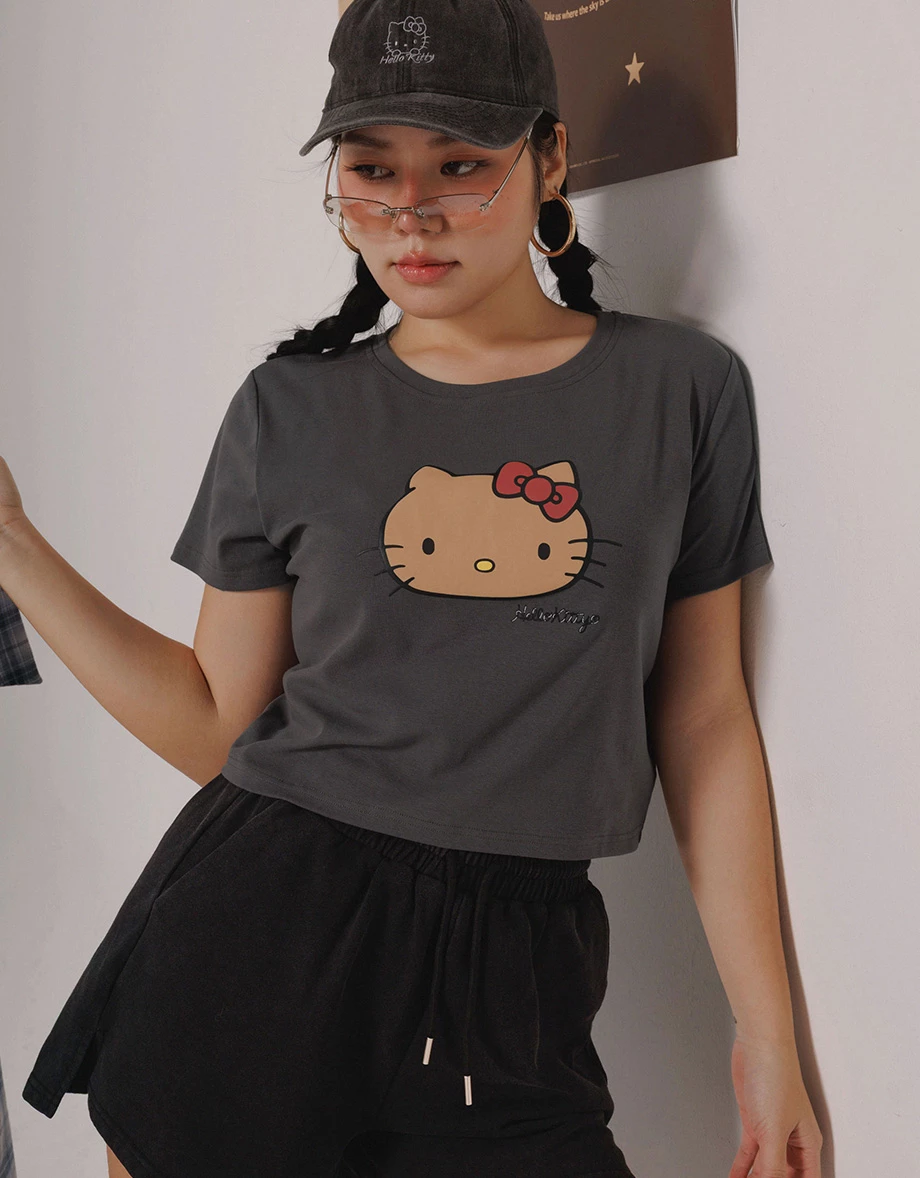 【Hello Kitty Collaboration】Signature Print Short Sleeve Graphic Crop Tee