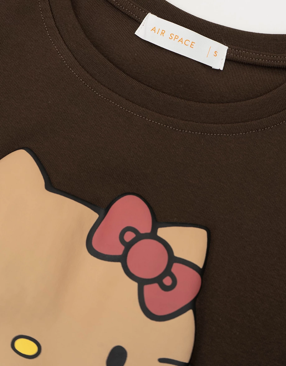 【Hello Kitty Collaboration】Signature Print Short Sleeve Graphic Crop Tee 【Hello Kitty Collaboration】Signature Print Short Sleeve Graphic Crop Tee