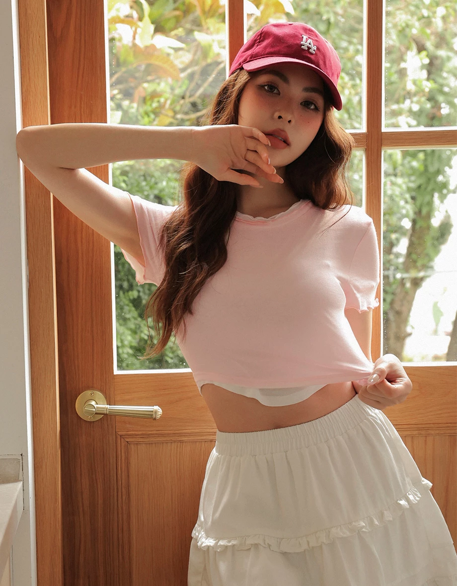 圓領木耳邊圓弧下擺短袖短版上衣